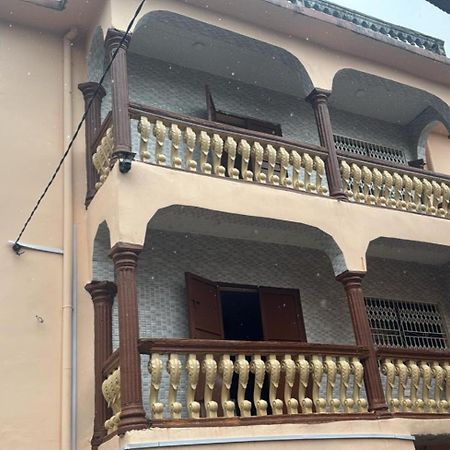 Debora Guest House Freetown Bagian luar foto