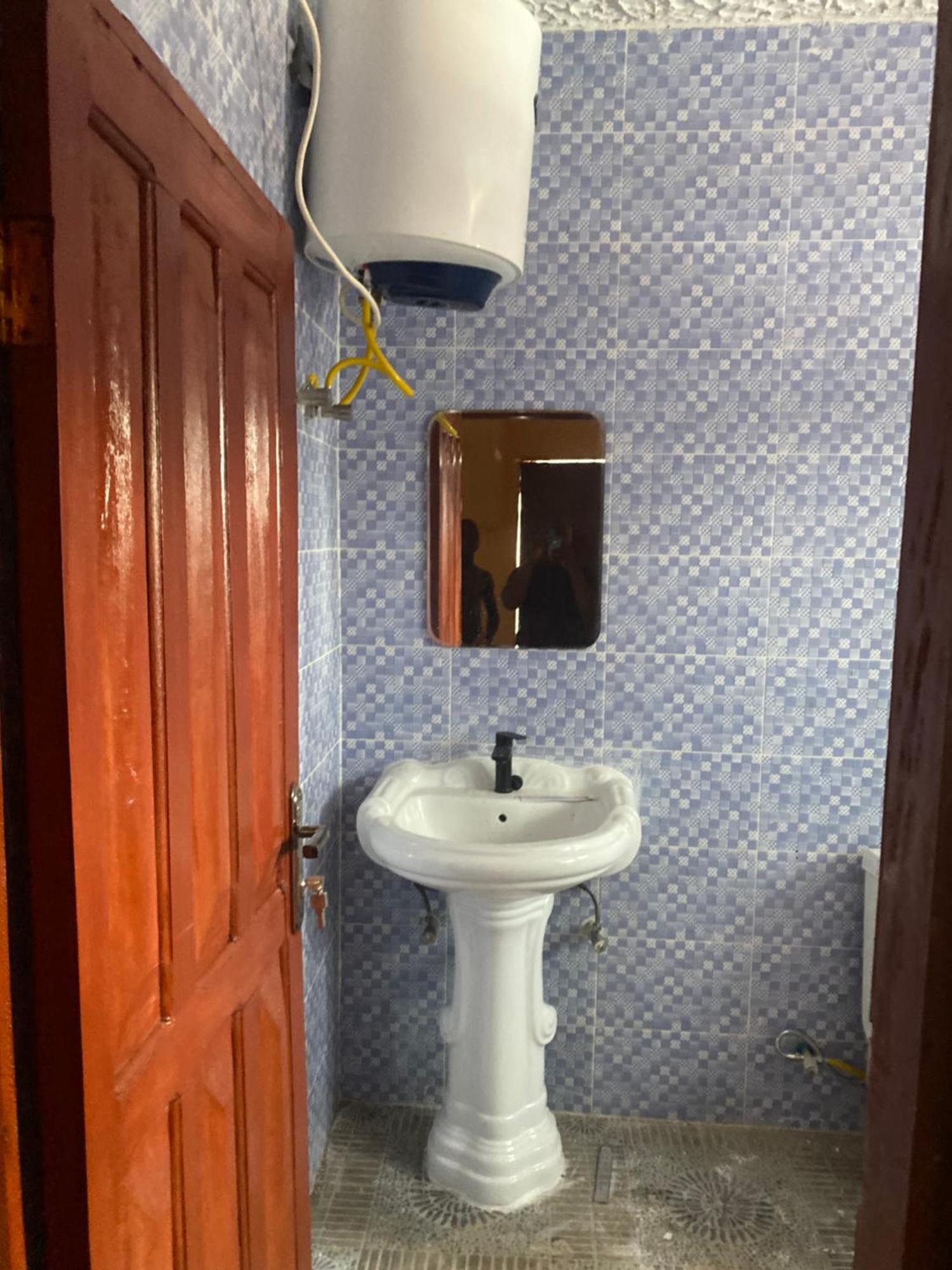 Debora Guest House Freetown Bagian luar foto
