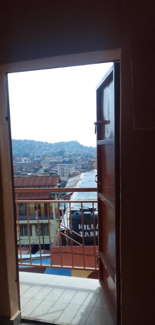 Debora Guest House Freetown Bagian luar foto