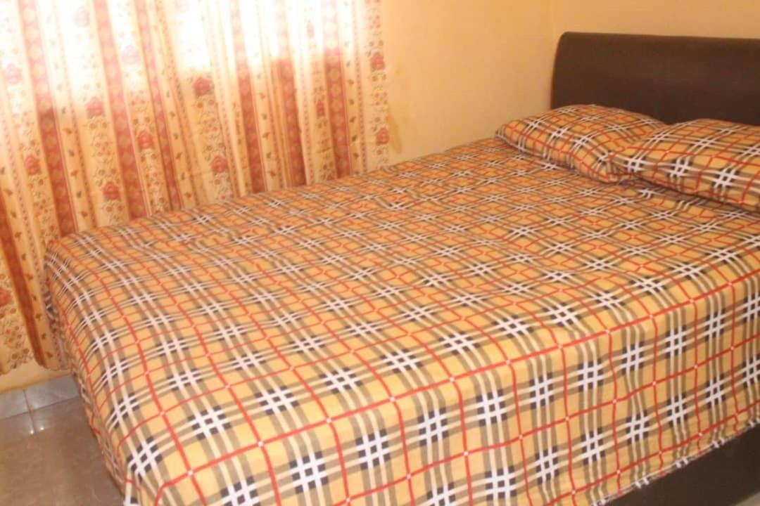 Debora Guest House Freetown Bagian luar foto