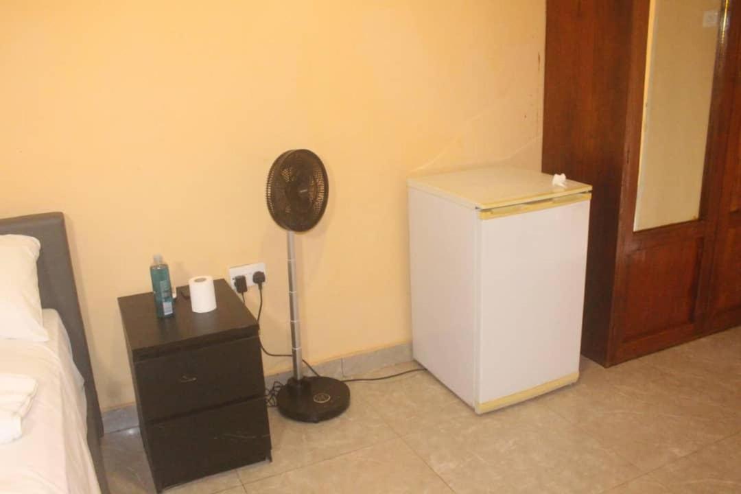 Debora Guest House Freetown Bagian luar foto