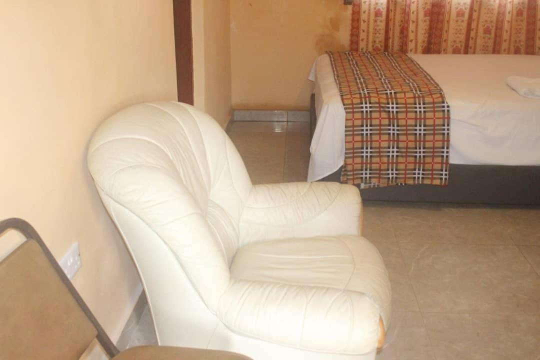 Debora Guest House Freetown Bagian luar foto