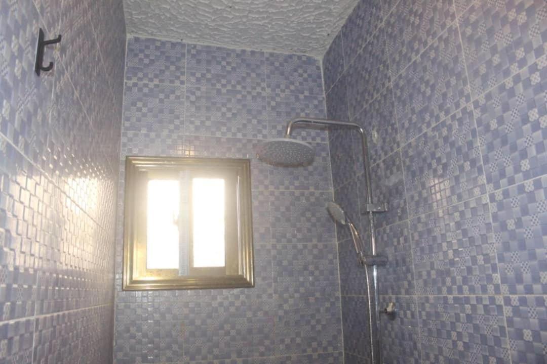 Debora Guest House Freetown Bagian luar foto
