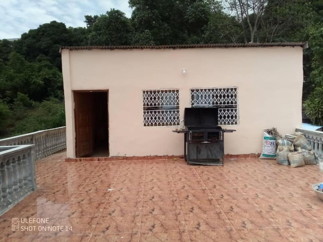 Debora Guest House Freetown Bagian luar foto