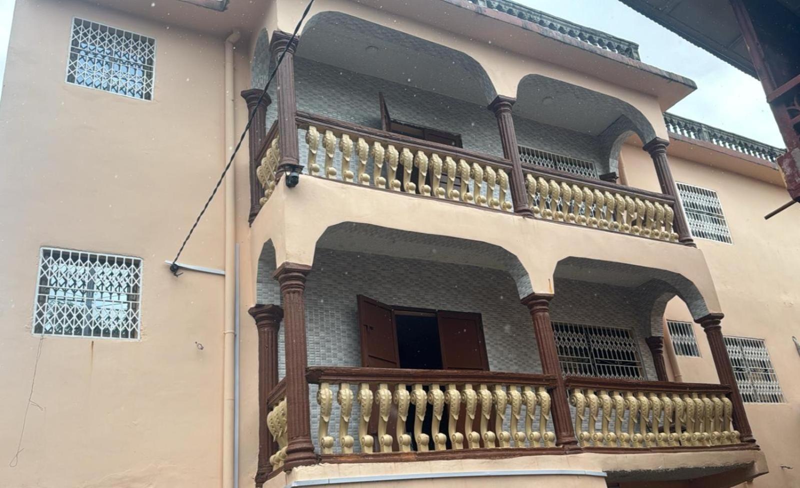 Debora Guest House Freetown Bagian luar foto