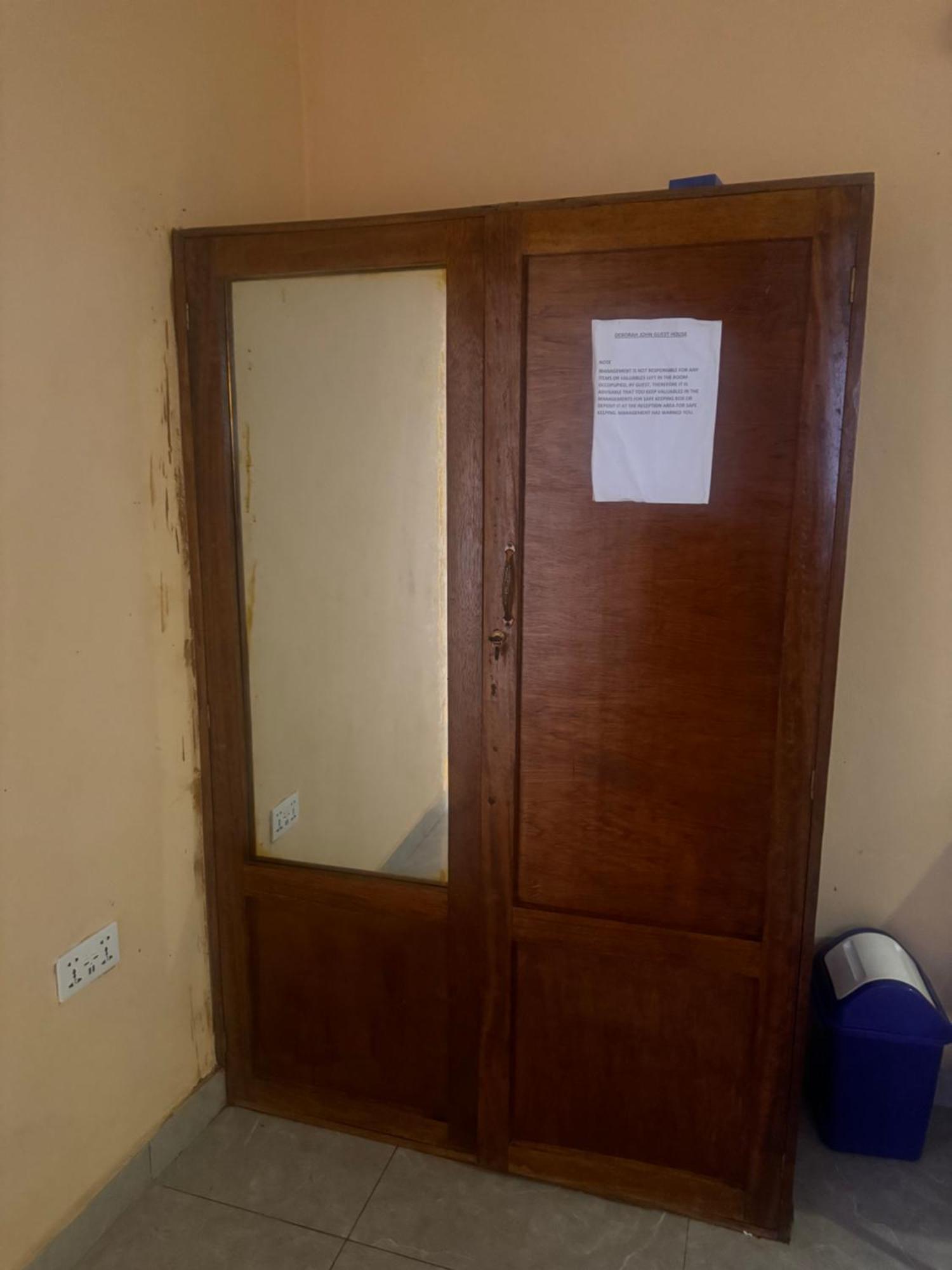Debora Guest House Freetown Bagian luar foto