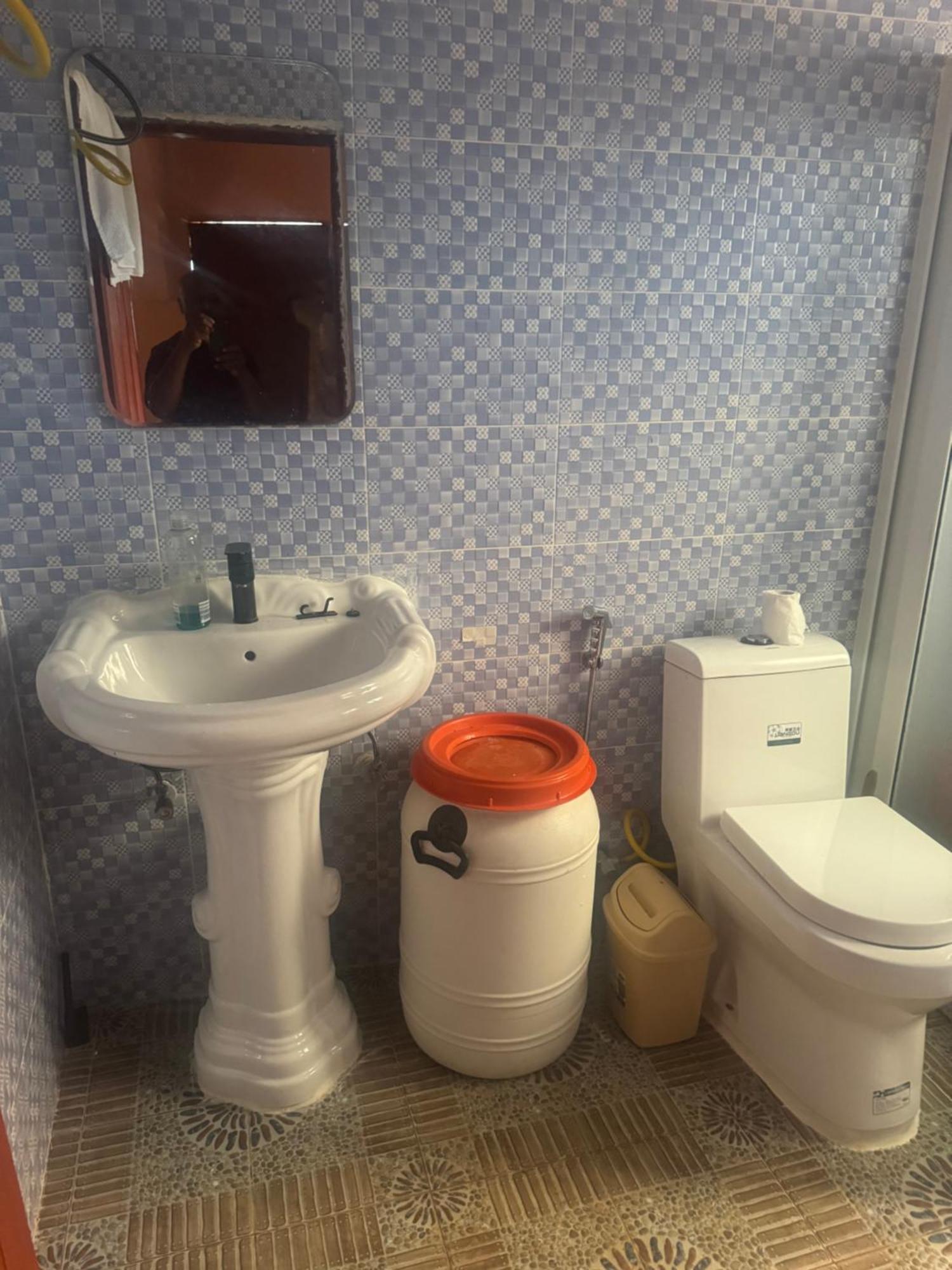 Debora Guest House Freetown Bagian luar foto