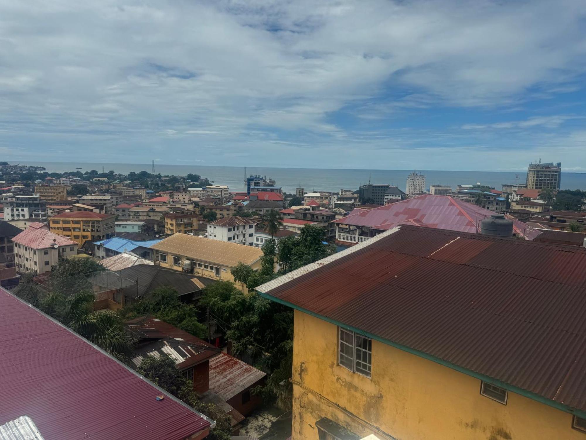 Debora Guest House Freetown Bagian luar foto