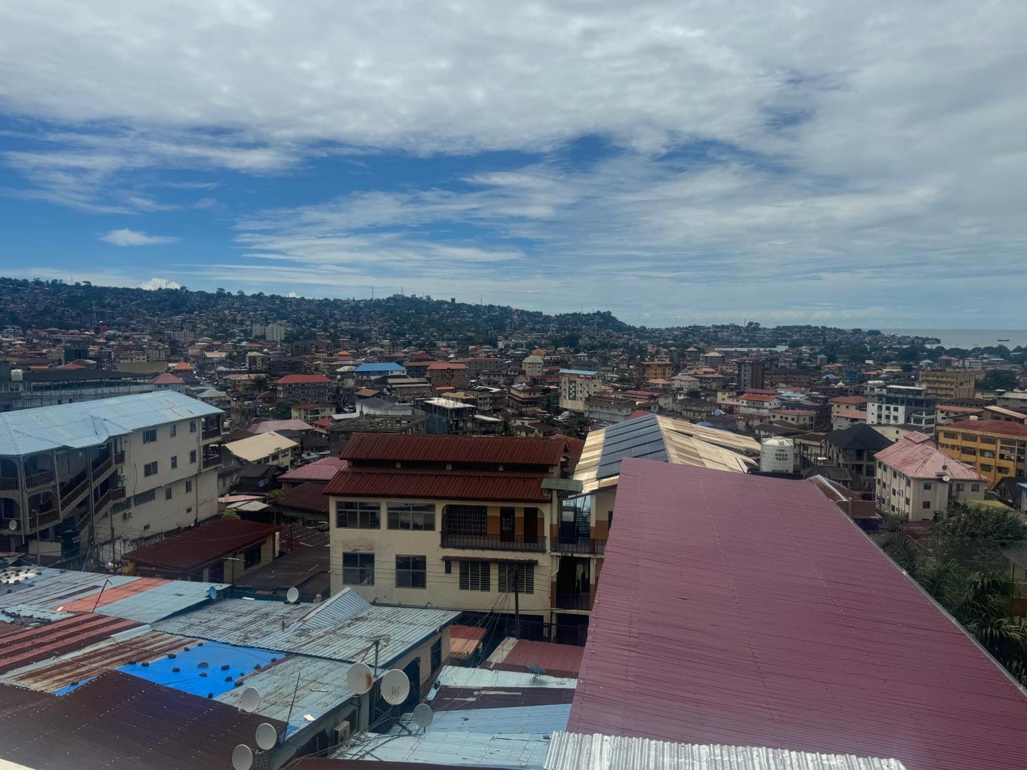 Debora Guest House Freetown Bagian luar foto